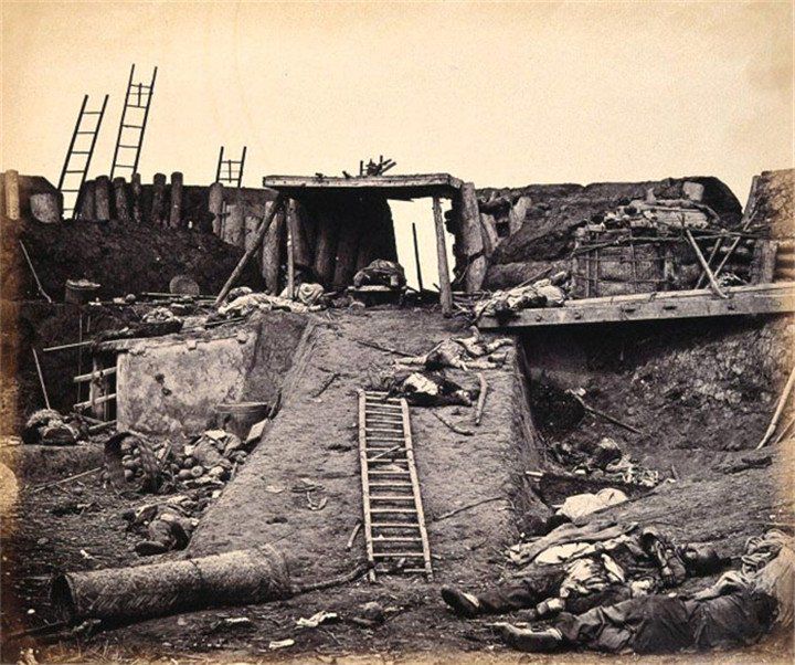 1860年第二次鸦片战争英国记者拍摄的大沽炮台惨败情形