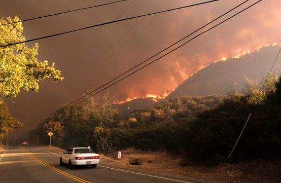 加州山火死亡人數升至23人 特朗普斥森林管理"糟糕" 國際 第2張