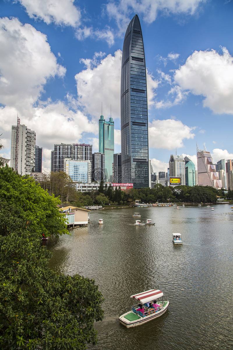 登頂後東面遠眺望天螺 梅林水庫 西面是西麗鎮萬家燈火 南面是桃源村