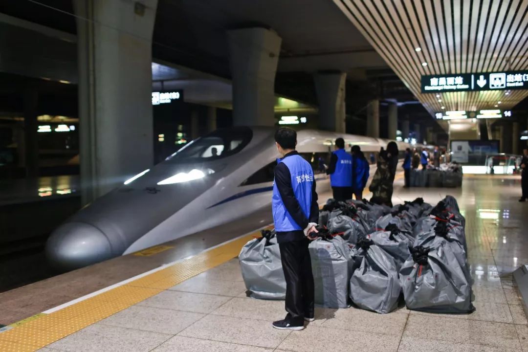 南昌西至長沙南高鐵確認列車運輸電商貨物並利用凌晨開行的首次推出農