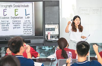 北京王府學校的學生在上課中 詹 敏攝