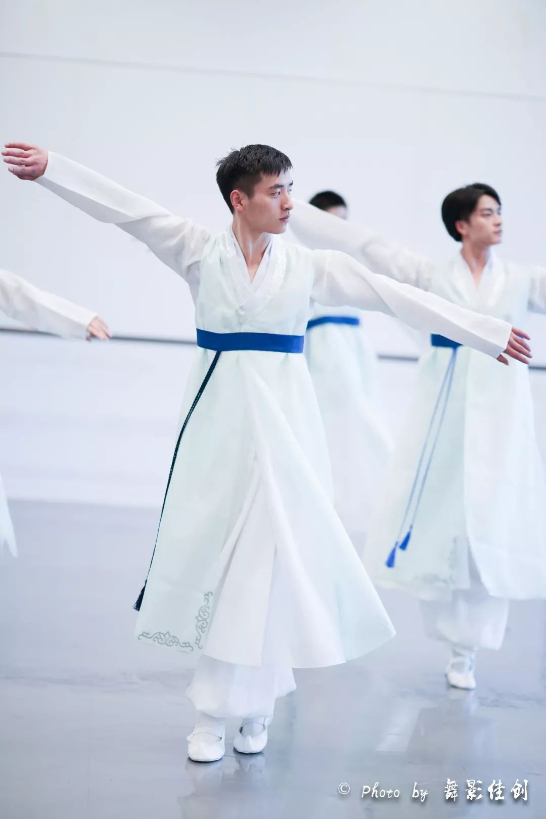 上海戏剧学院舞蹈学院2016级中国舞男班朝鲜族舞蹈课堂精彩瞬间