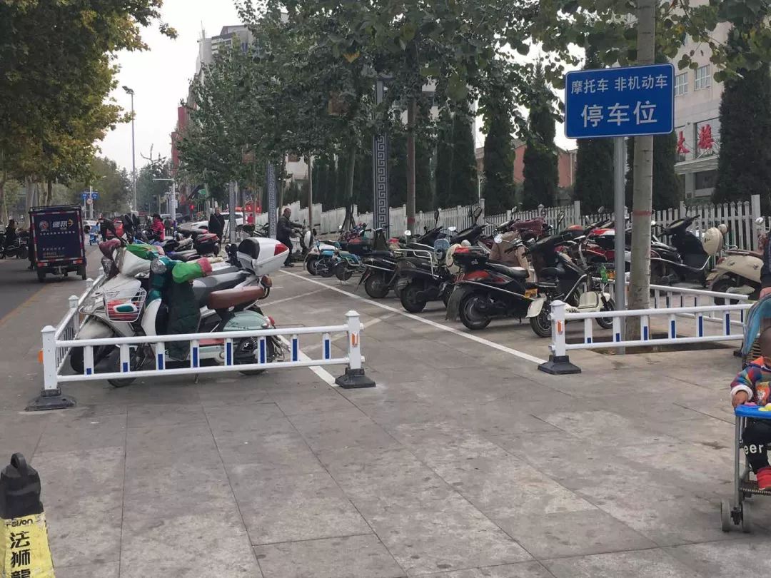 如果醫院院內停車位已滿,其他車輛也可停至下輦停車場.