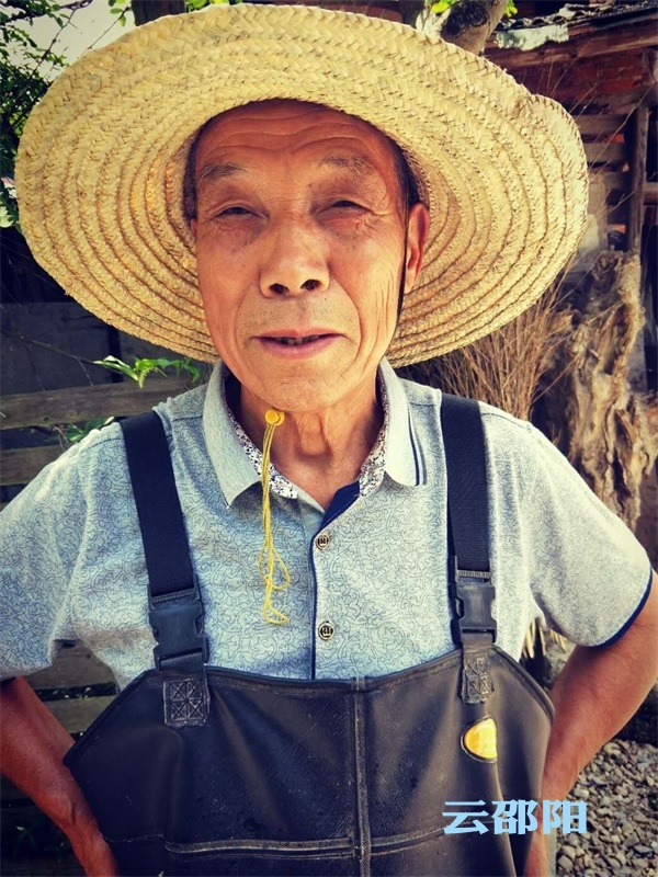 七旬退休干部赞扬 绿水青山就是福山寿山 侯玉柱