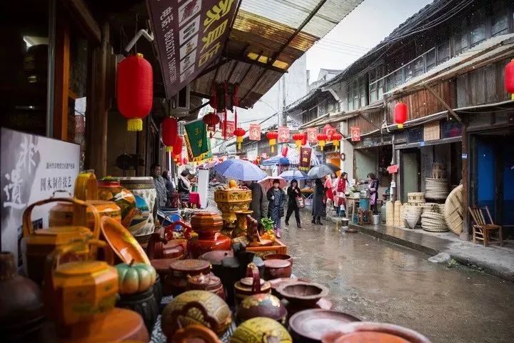 远期项目远期目标包括建设瞿溪老街文化创意园,打造集古街,古道,古庙