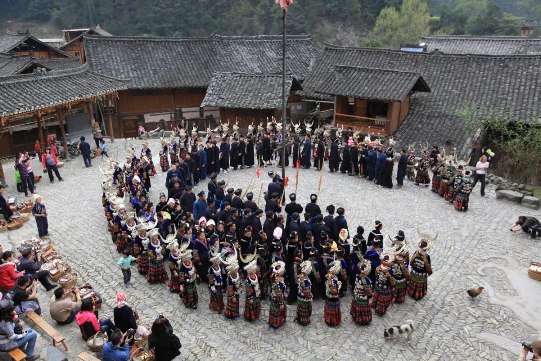 苗族飛歌(圖片來源於網絡)展現了土家族的民俗風情有著自己鮮明風格一