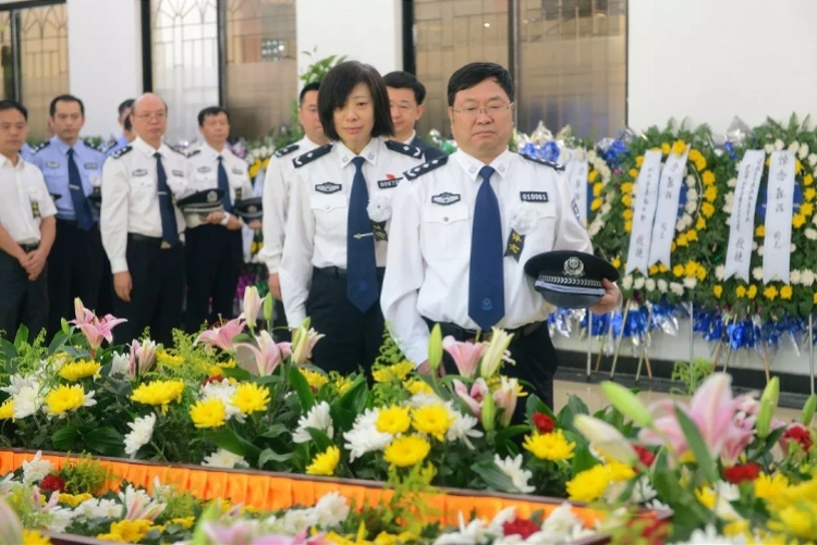 广州公安披露车祸牺牲女警生平:家中独女,从警16年曾立三等功_陈洁