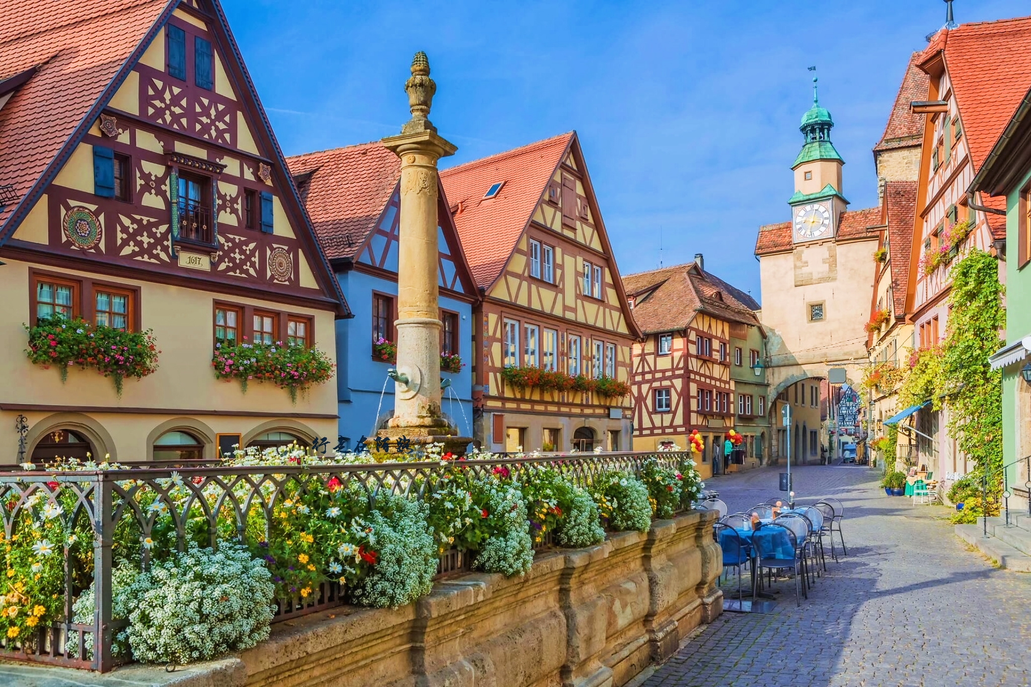 因为罗腾堡在游客眼里就跟童话小镇般美好,全镇都是巴伐利亚风的黄色