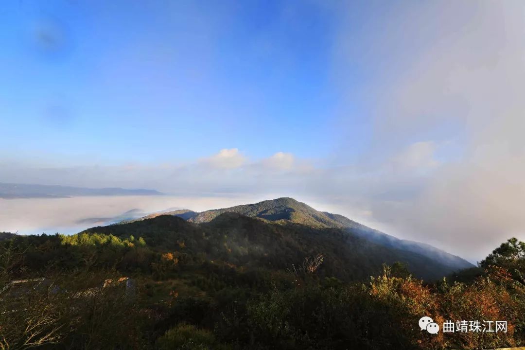 前面狮子走,贵人骑马追狮子,鹦哥含水渡青龙"大河白马山位于富源县