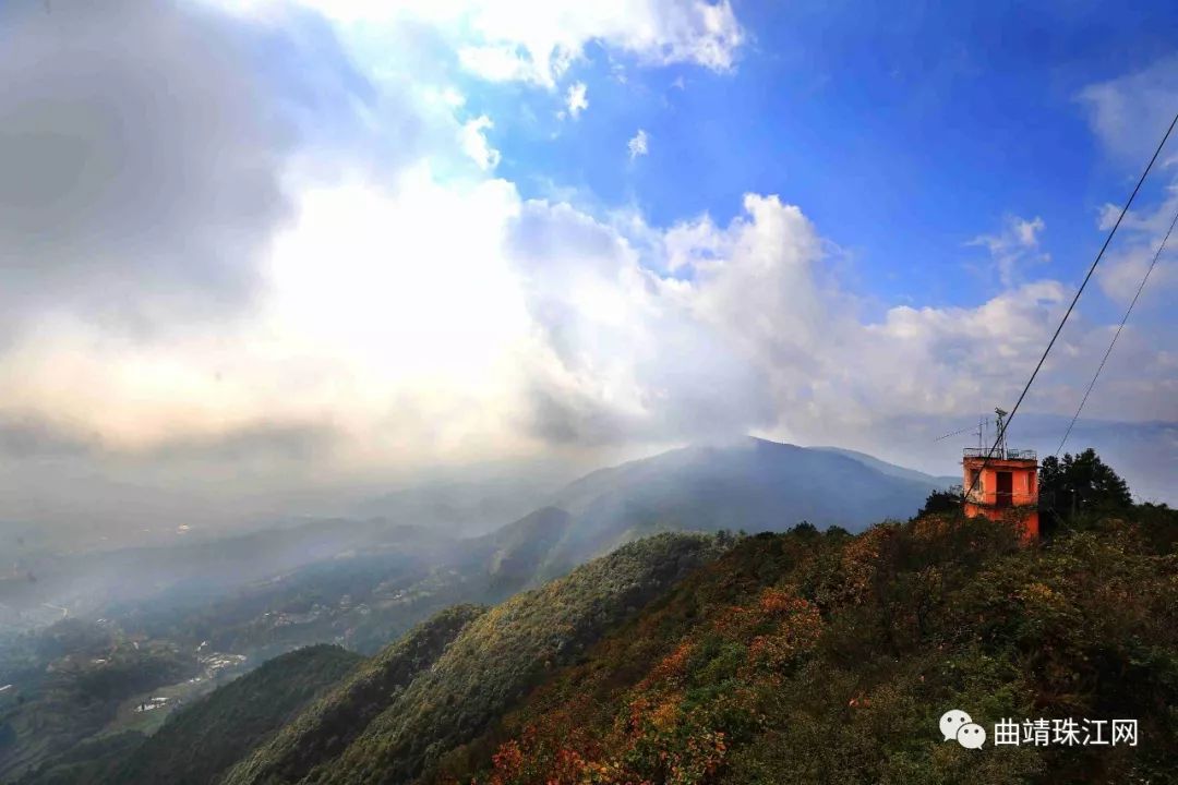 美丽曲靖云端上的白马山