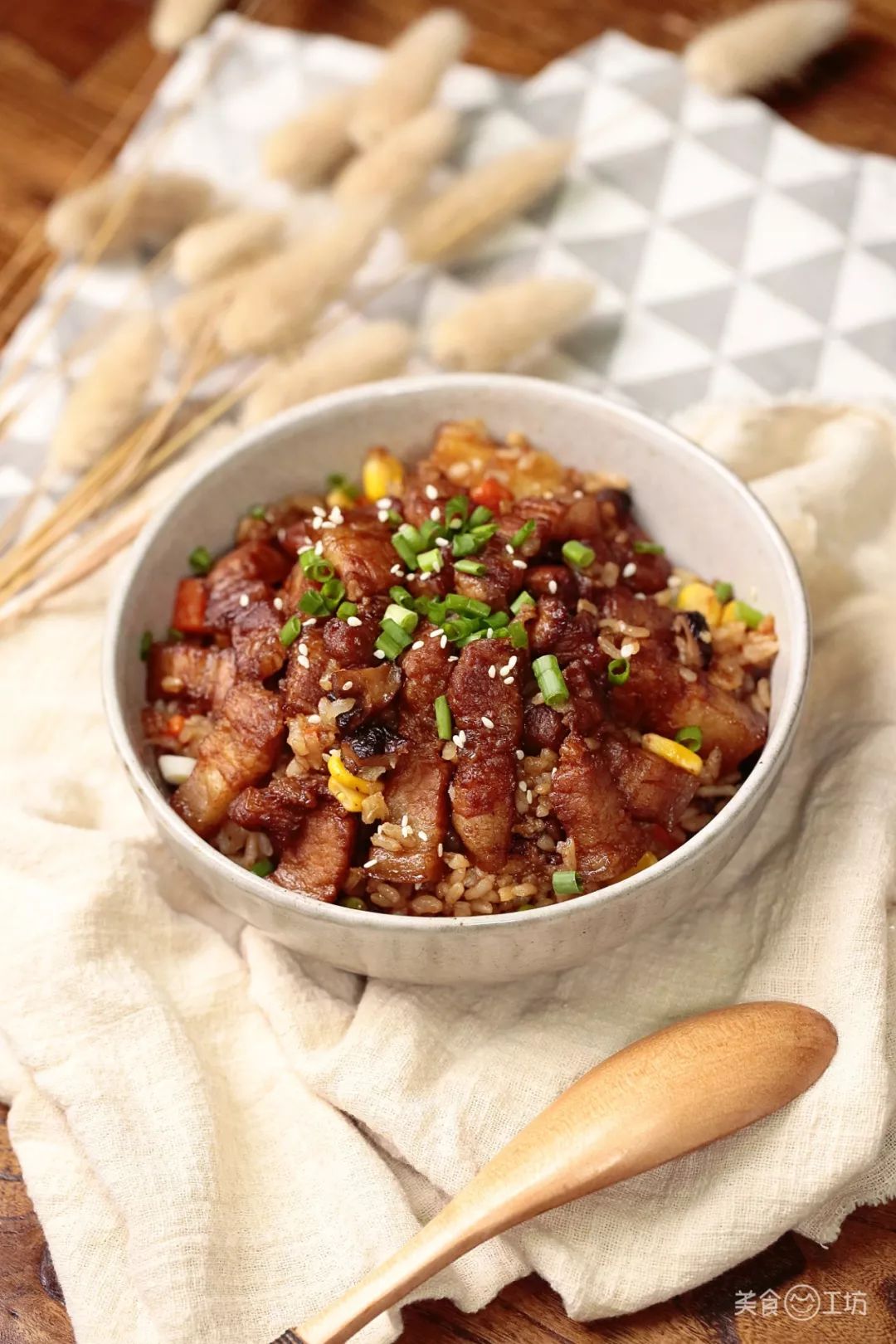 噴香料足的紅燒肉燜飯,一個電飯煲就搞定!