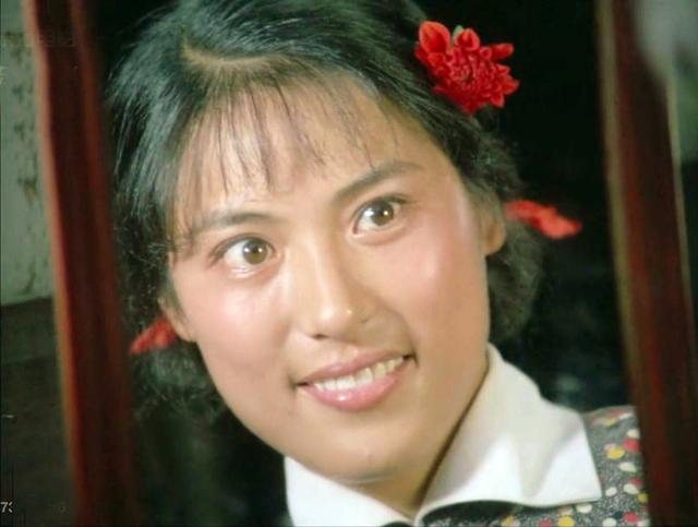 上影廠美女明星出身農村影后潘虹上戲同學80年代曾走紅如今65歲被淡