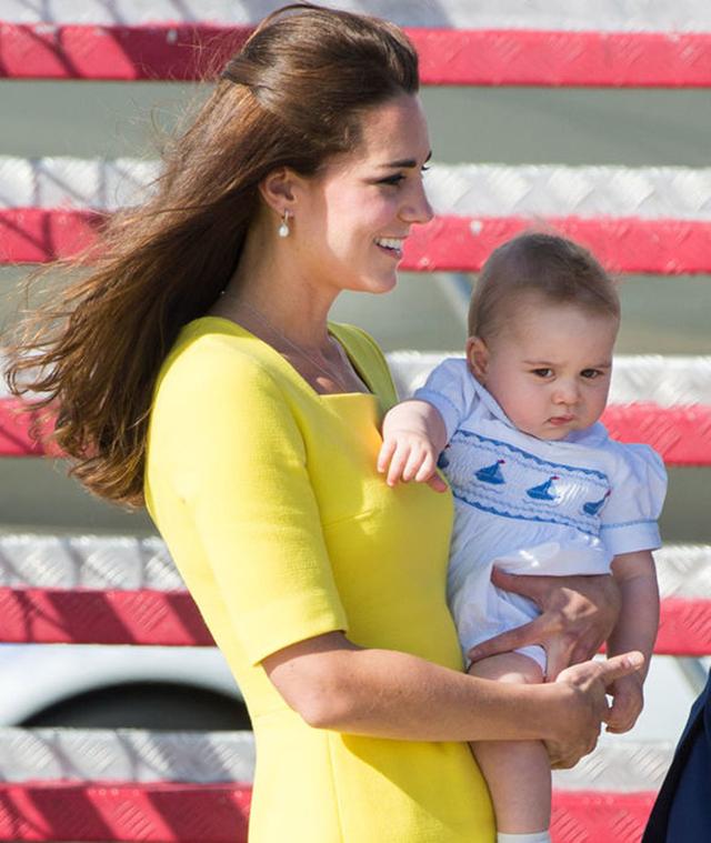路易小王子露正脸他长得像凯特王妃威廉王子还是乔治呢