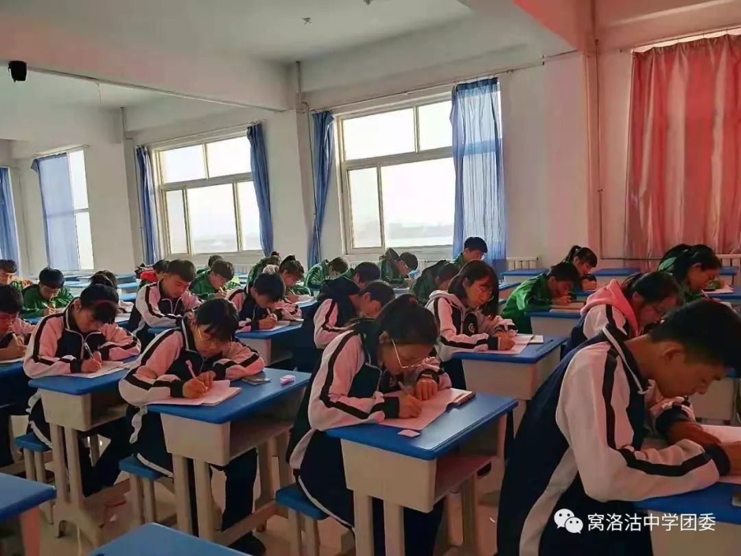 窝洛沽中学组织第八期团课学习活动