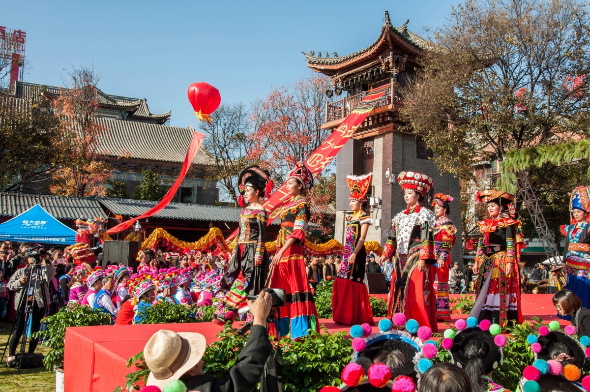 每年11月中旬,凉山各地陆续迎来最盛大的节日—彝历新年,彝语称"