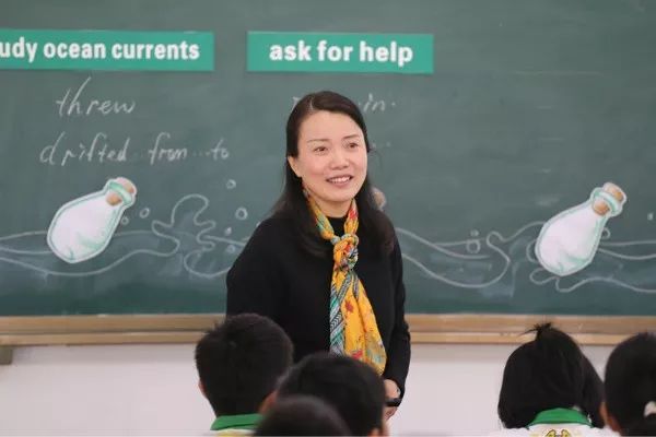 陈美华老师执教《a message from the sea》包云虎老师执教《江南的乐