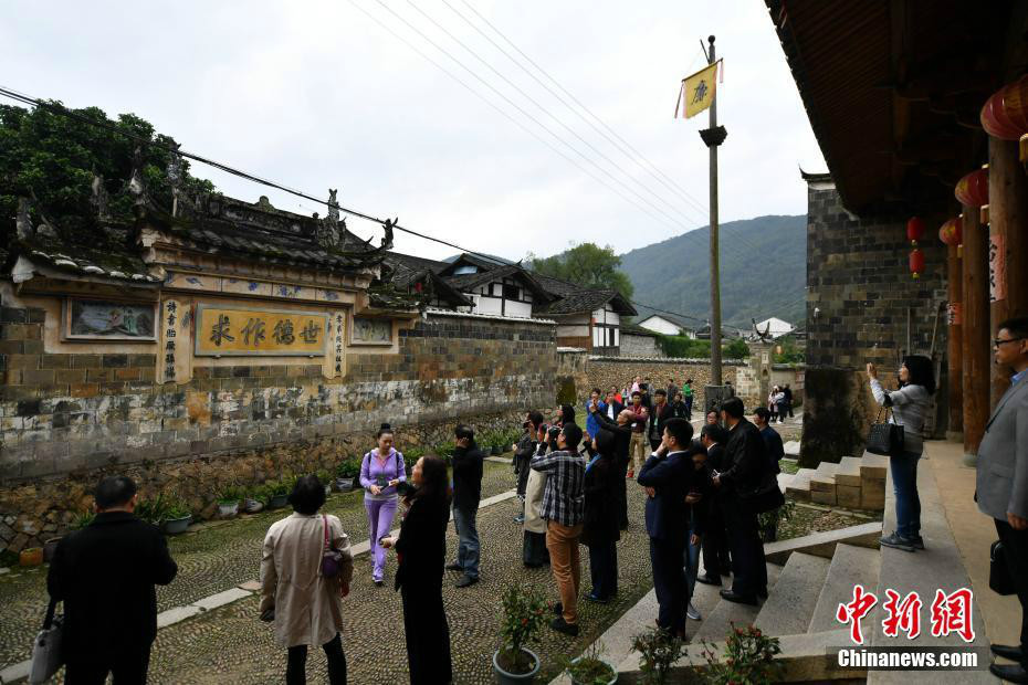 圖為海外華文媒體參訪中國歷史文化名村--福建省福安市廉村.