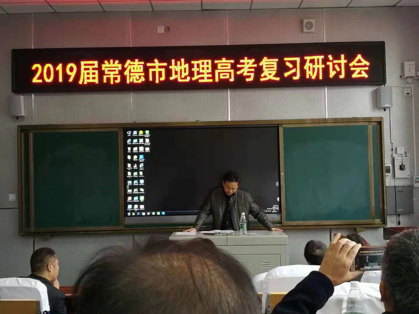 向津市一中的名师—黄九纯老师学习,把握古诗鉴赏的复习要领此次