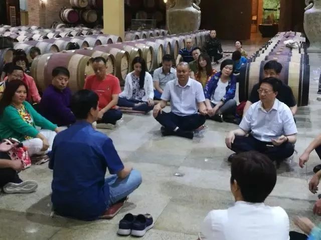 北京大學哲學系教授全國宗教學會理事孔子基金會理事三智書院名譽院長