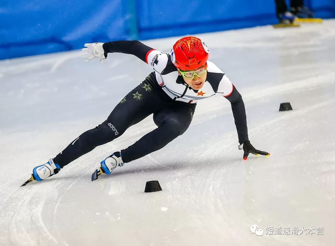 短道速滑隋鑫图片