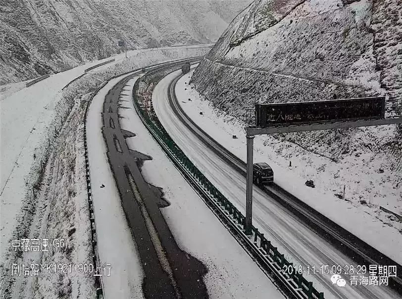 駕車駛過急彎,路面泥濘的易滑轉道路,要嚴格控制車速!