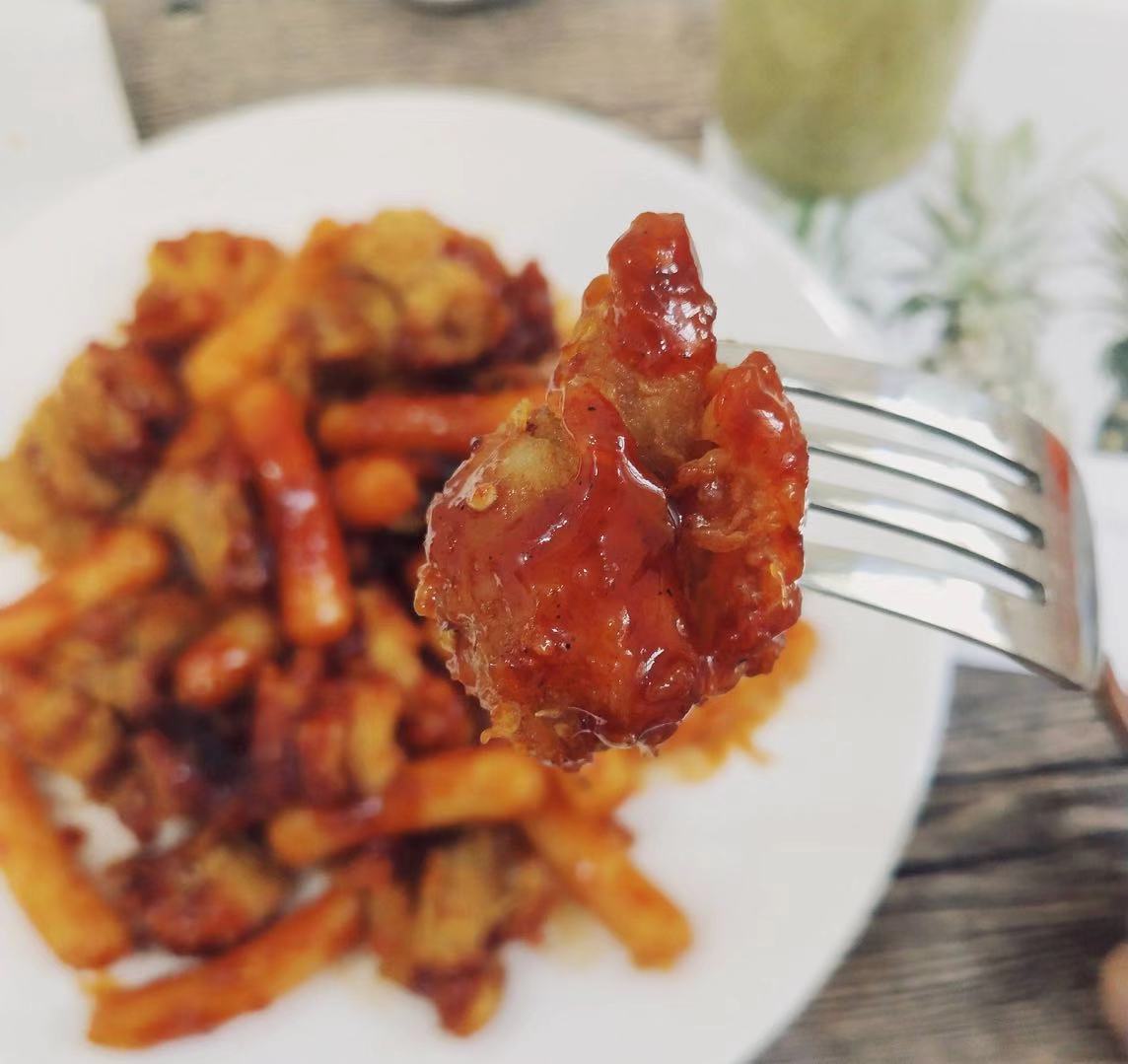 大雞腿,好肉多腸,章魚小丸子,雞翅包飯【人氣小吃】:野蠻炸雞,醬香雞