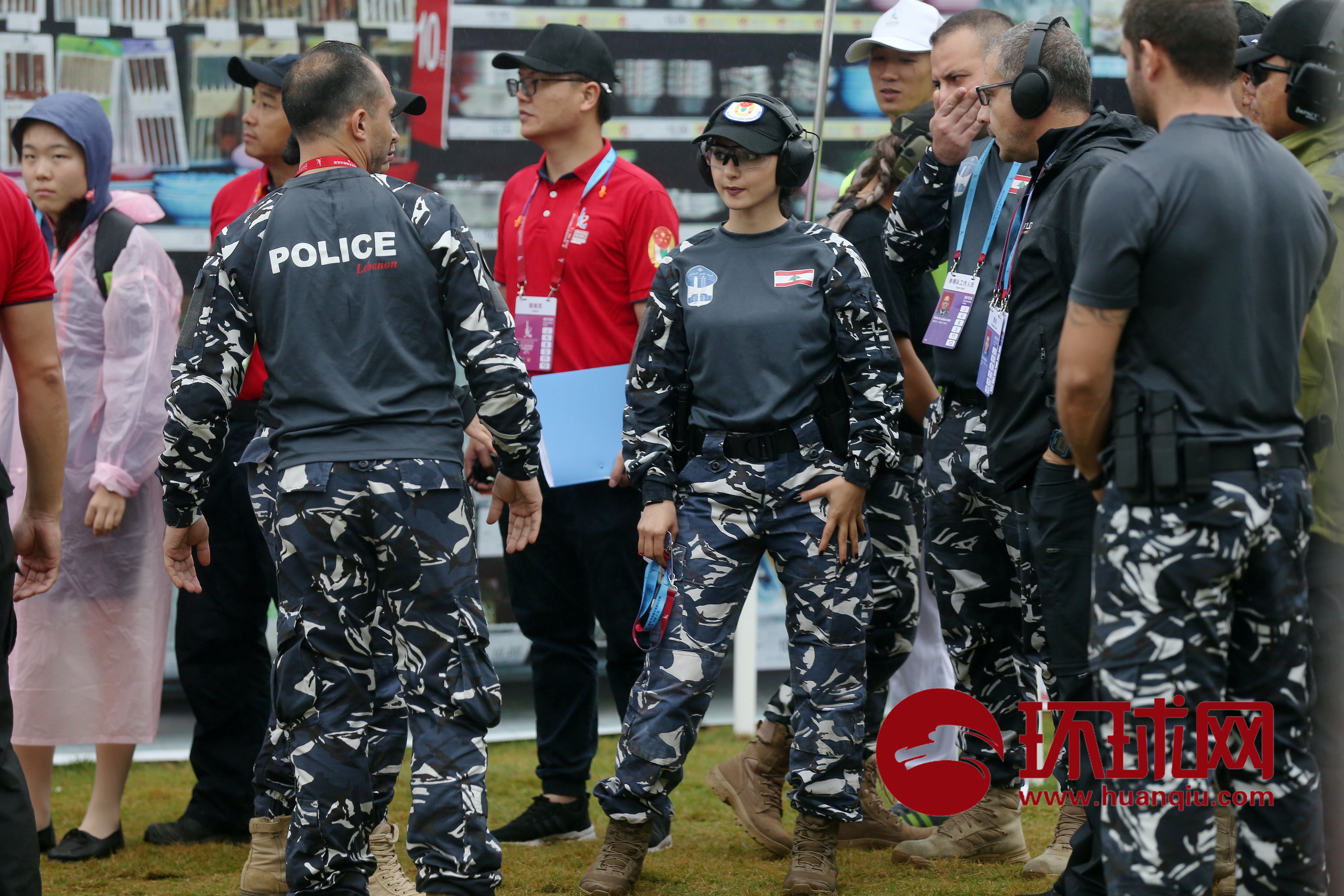 手枪射击比赛场上一女警颜值逆天_崔萌