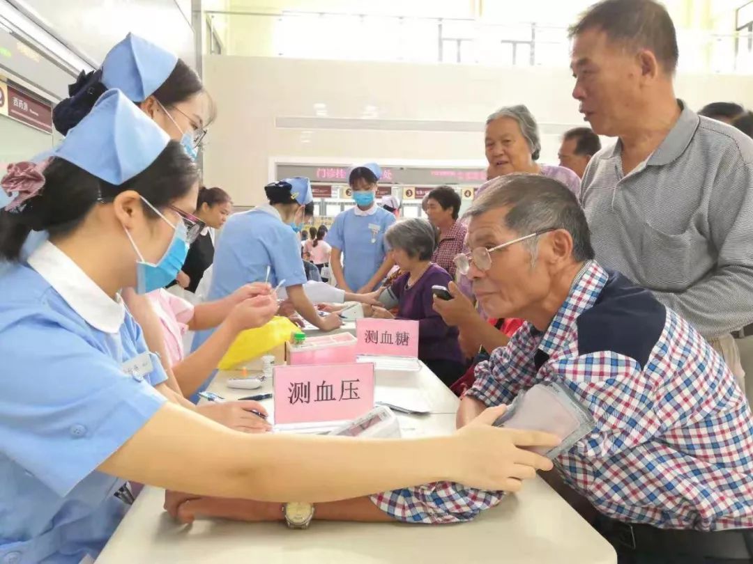 【服务】市五院内分泌科举行"联合国糖尿病日"义诊活动