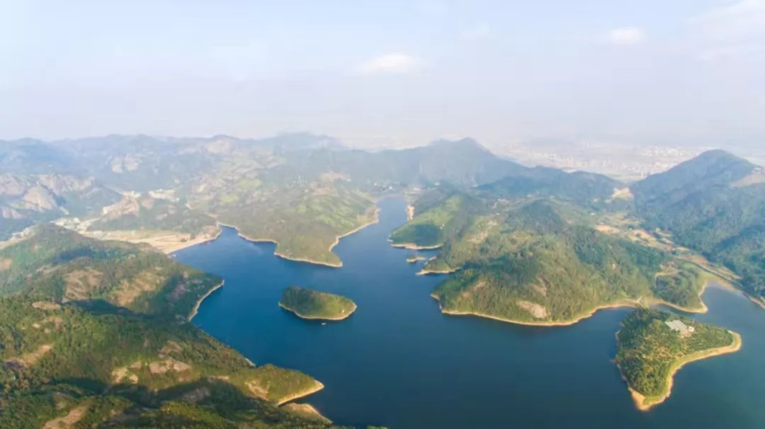 擁有湖漫水庫,桐嶺水庫等大小山塘水庫22座,橫山溪,大雷溪兩大水系