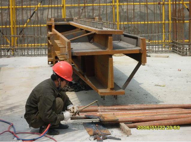 梁钢板焊接而成的组合截面圆钢管工字型钢方钢管角钢槽钢型钢每一个