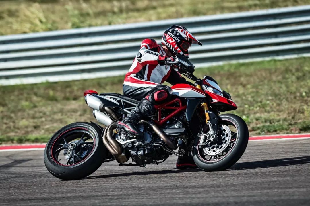 動態圖集杜卡迪2019hypermotard950sp駭客