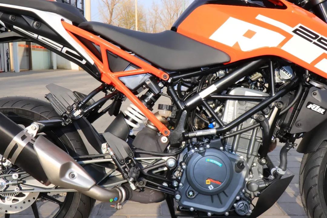 ktm 250 duke 給你不一樣的小排量運動激情!