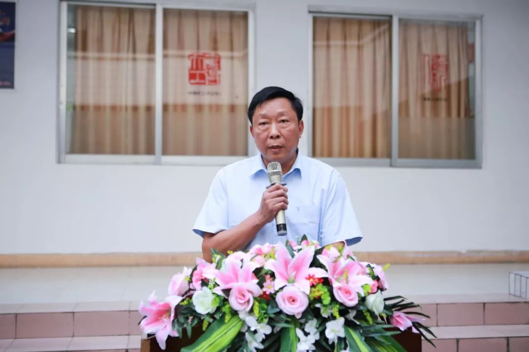 普宁二中实验学校校长图片