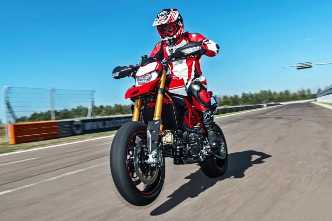 動態圖集杜卡迪2019hypermotard950sp駭客