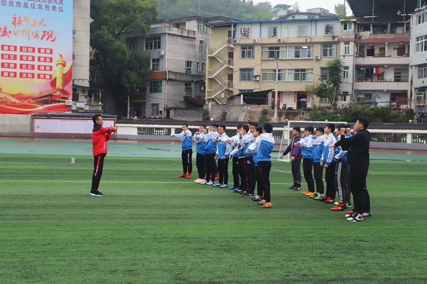 甲a明星公益足球走进恩施市舞阳中学