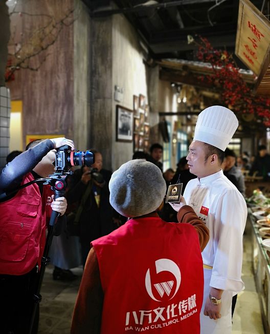 贾哥土菜王开业把餐厅开成旅游景点常德就它了