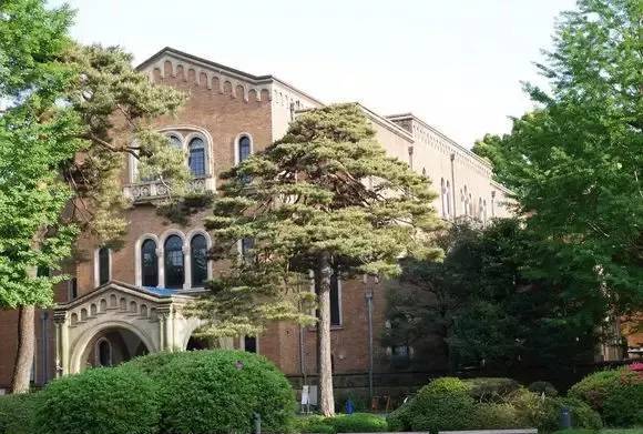 樱花国际日语带你看日本校园一桥大学