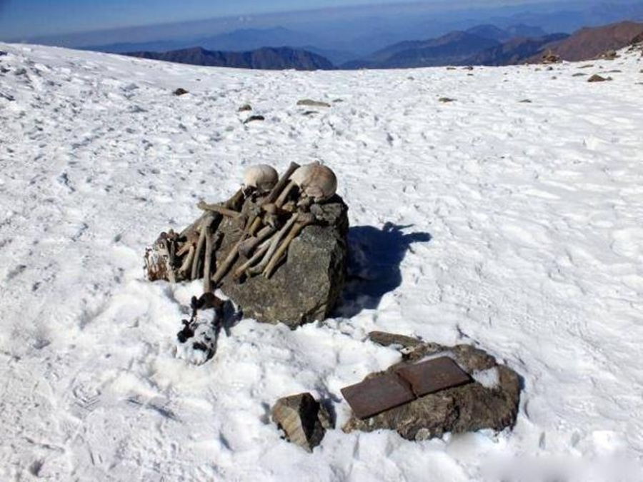 喜馬拉雅山冰雪融化,印度神秘骷髏湖現身