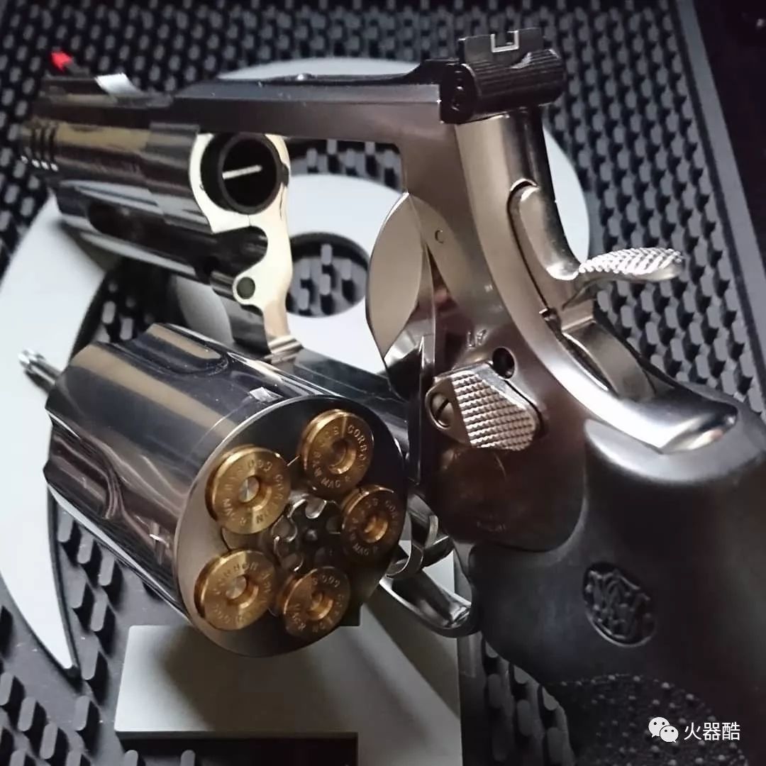 【傻傻分不清楚】网络上看到一组日本收藏家的摄影套图 真枪 玩具