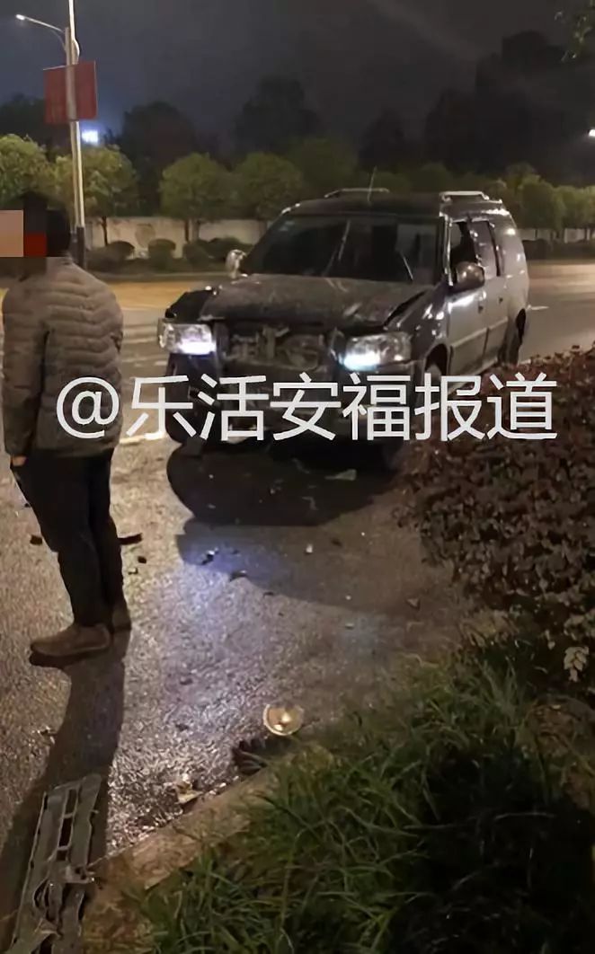 安福發生一起車禍,小車和摩托車相撞!