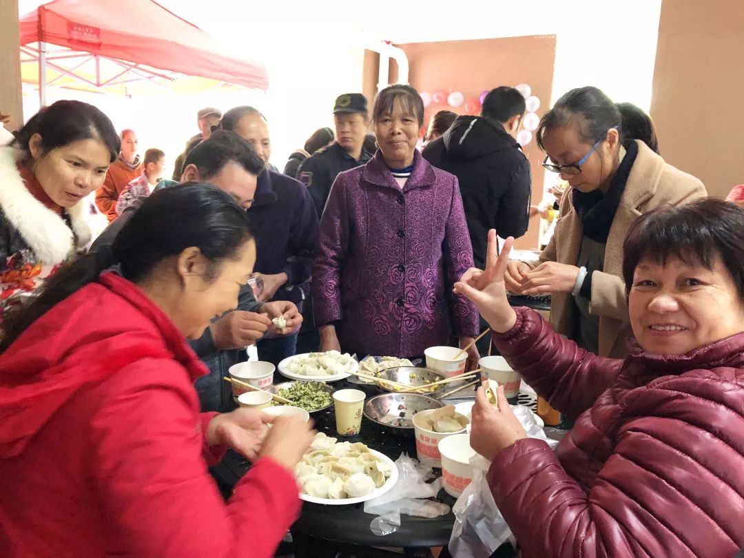 社区饺子宴图片