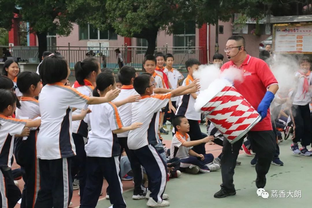 什么情况水口小学上空有飞机在盘旋