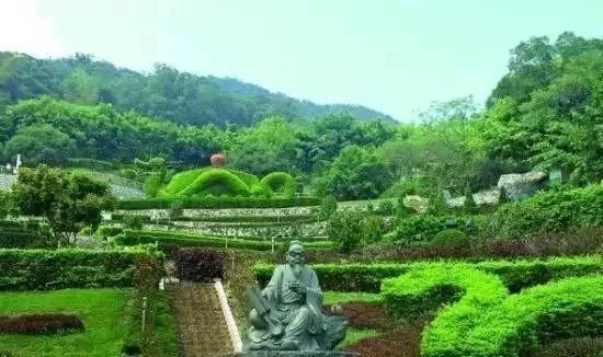 鳳山風景旅遊區位於安溪縣城郊為省級森林公園和國家aaa級旅遊區景區