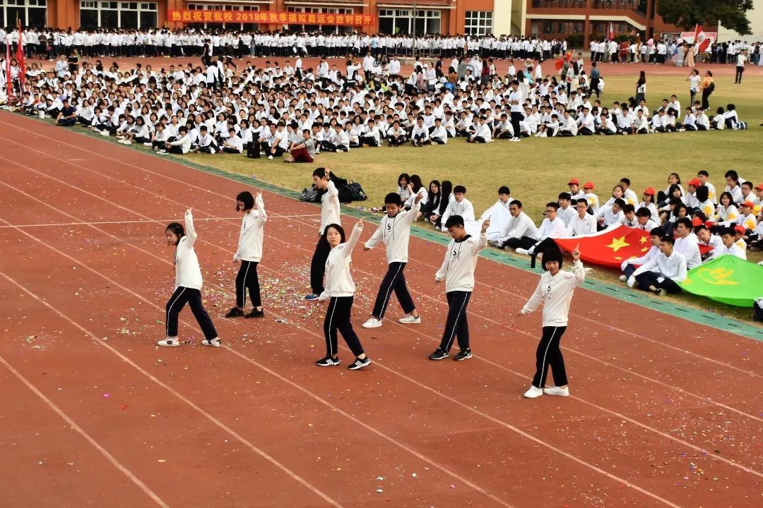 惠州黄冈中学校服图片