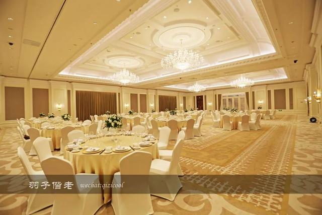 banquets 宴会赤峰瑞享玉龙国宾馆的宴会服务也是相当出色,奢华的800