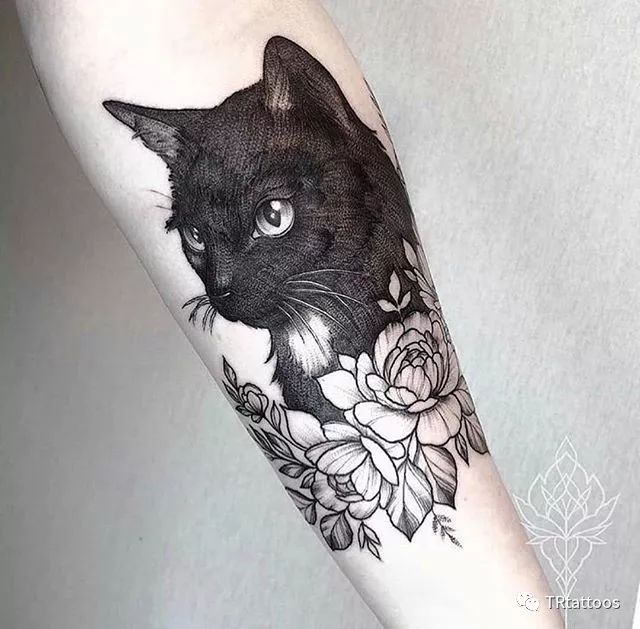 黑猫纹身:魔法世界的通行证