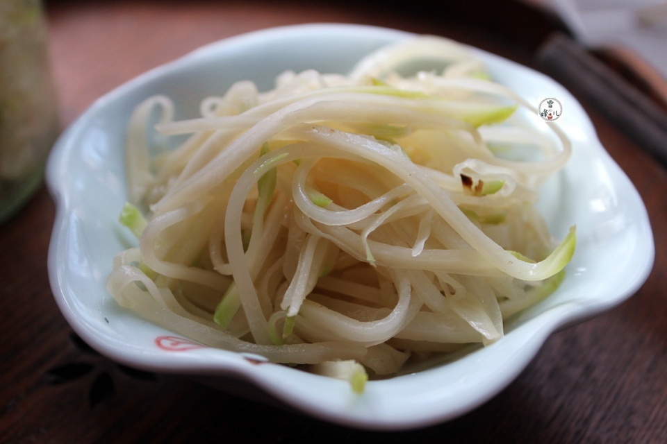 這菜5毛錢炒一罐,有芥末的香味,過去家家戶戶都吃,香掉眉毛_芥菜