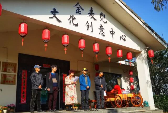 她卖4年花饽饽身价飙升千万,连国外都有了加盟店,山东大妈究竟有何