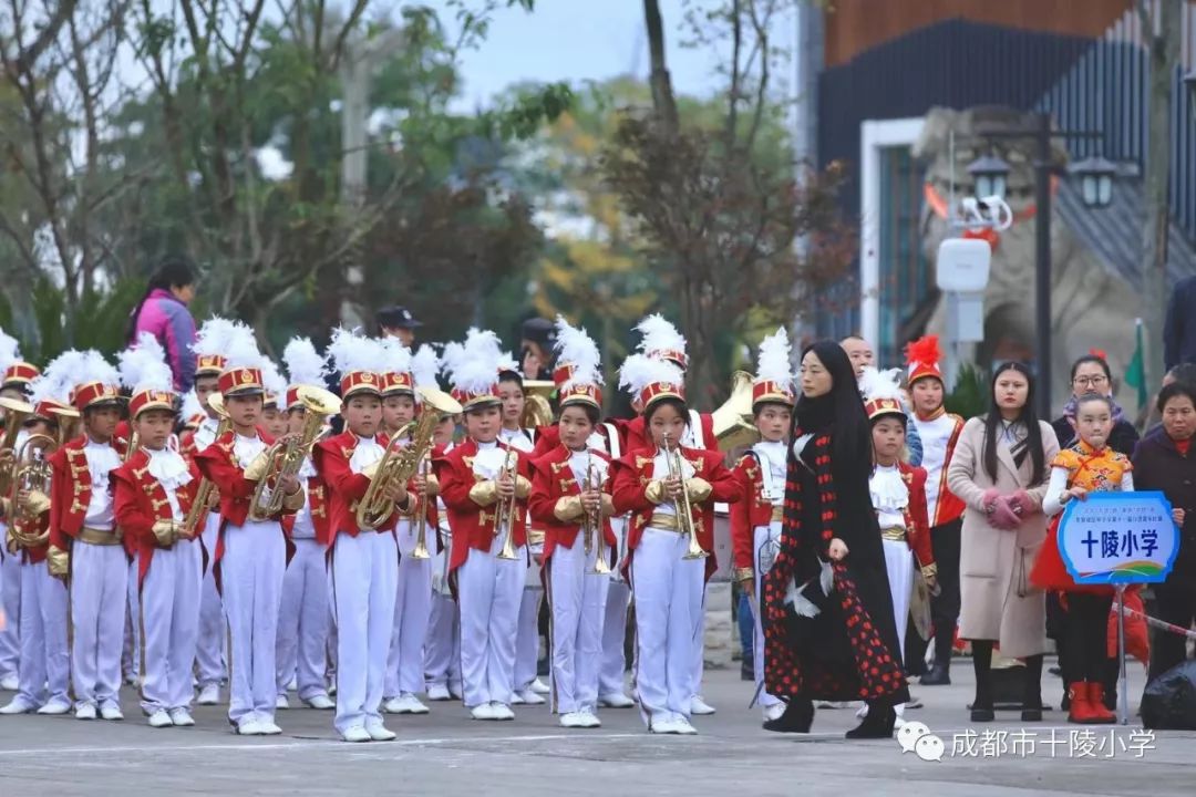 灵娃行进管乐队荣获甲级管乐队称号