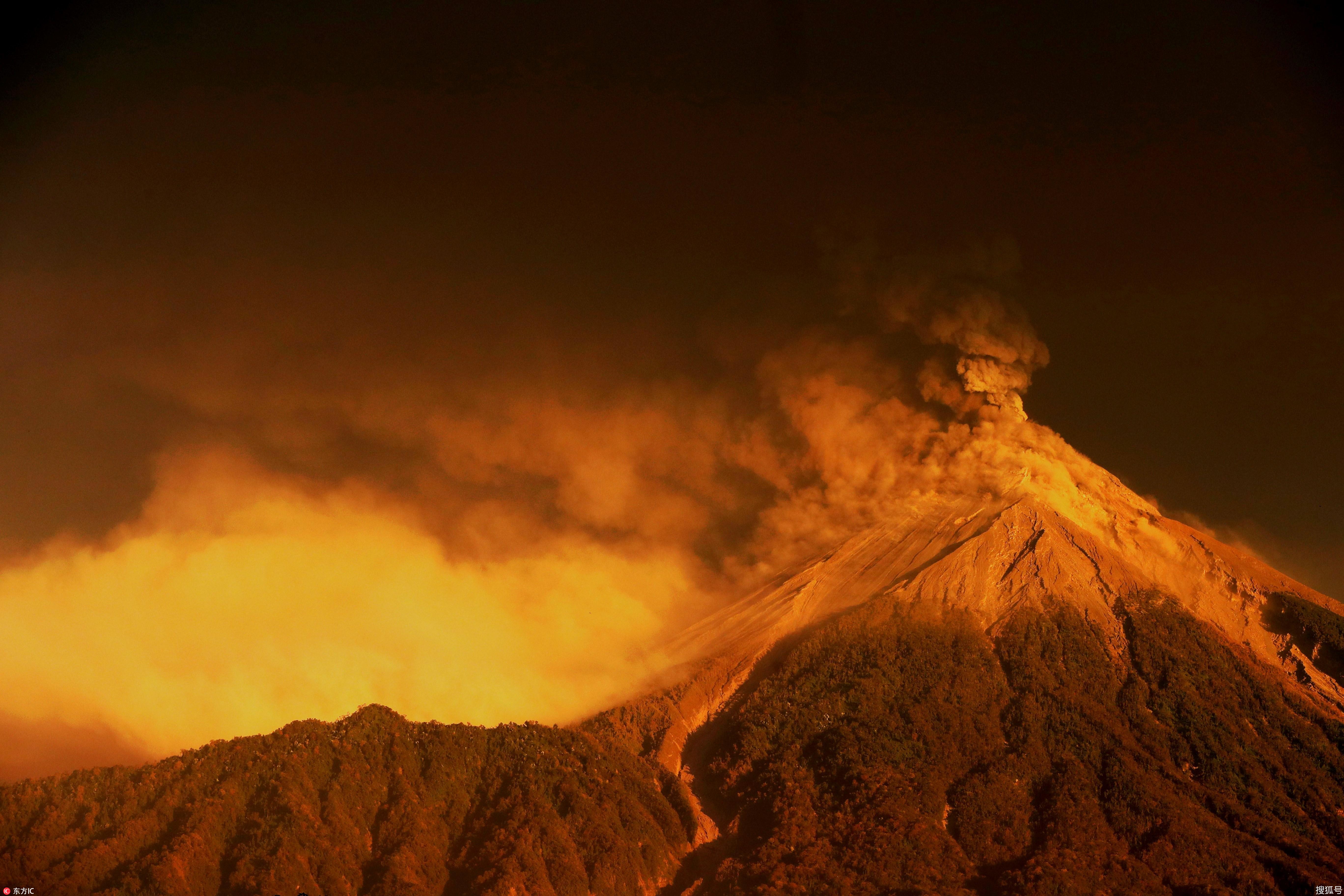 危地马拉火山喷发 血色漫天宛如世界末日